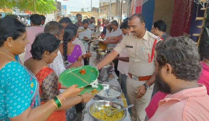 అన్ని దానాల కన్నా అన్నదానం గొప్పది ఎస్సై ప్రమోద్ కుమార్