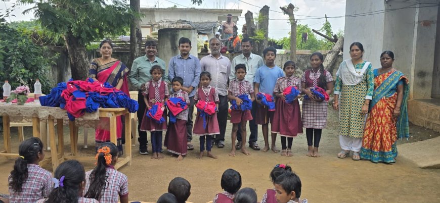 శ్రీకృష్ణ ఫౌండేషన్ ఆధ్వర్యంలో స్కూల్ పిల్లల కు టీ షర్టు పంపిణీ‌ 