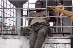 అలా వెళ్లాడు.. ఇలా ఇరుక్కుపోయాడు..! బయటపడేందుకు నానా తంటాలు.. అసలేం జరిగిందంటే? (వీడియో చుడండి)